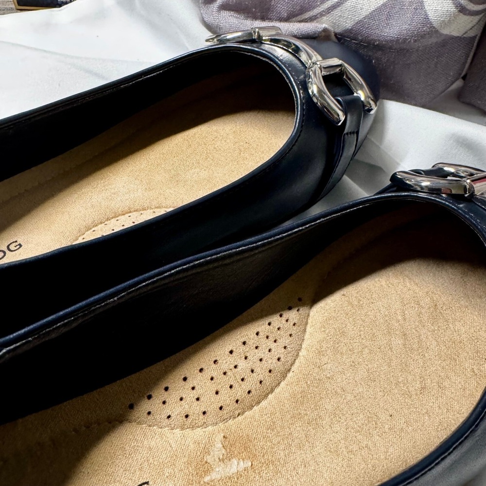 Navy ballet flats silver buckle toe. London Fog Collection‎ 7 EUC - Picture 5 of 8